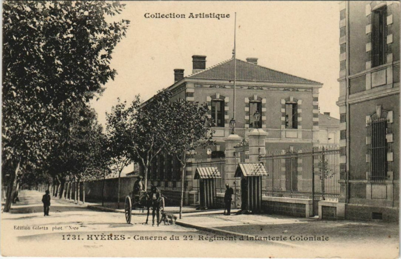 Carte postale ancienne Hyeres Caserne du 22e regiment France à Hyères
