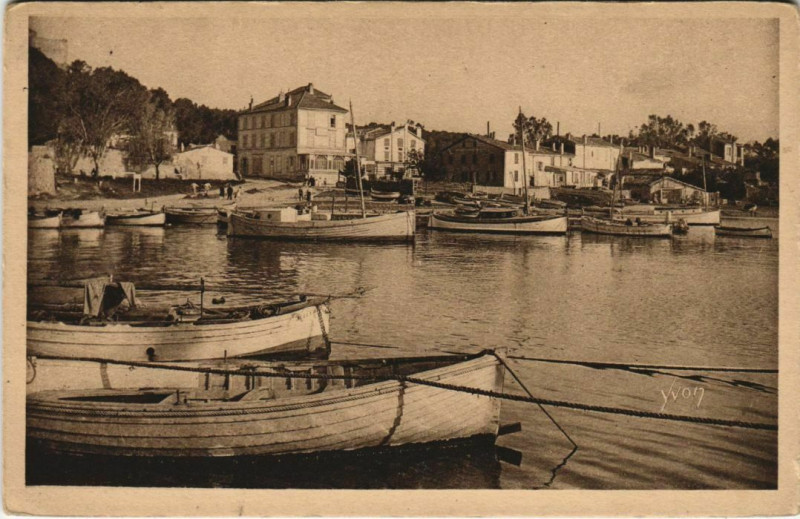 Carte postale ancienne Hyeres Panorama pris de la Jetee France à Hyères