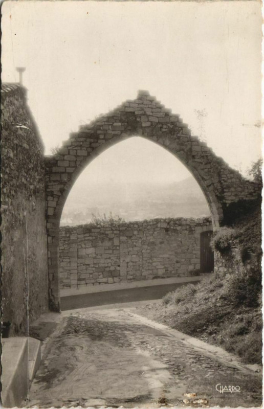 Carte postale ancienne Hyeres La Vieille Ville France à Hyères