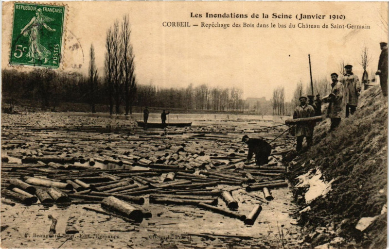 Carte postale ancienne Corbeil - Les Inondations de la Seine - Janvier 1910