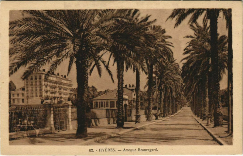 Carte postale ancienne Hyeres Avenue Beauregard France à Hyères