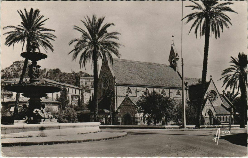 Carte postale ancienne Hyeres Eglise Anglicane et Fontaine Godillot France à Hyères