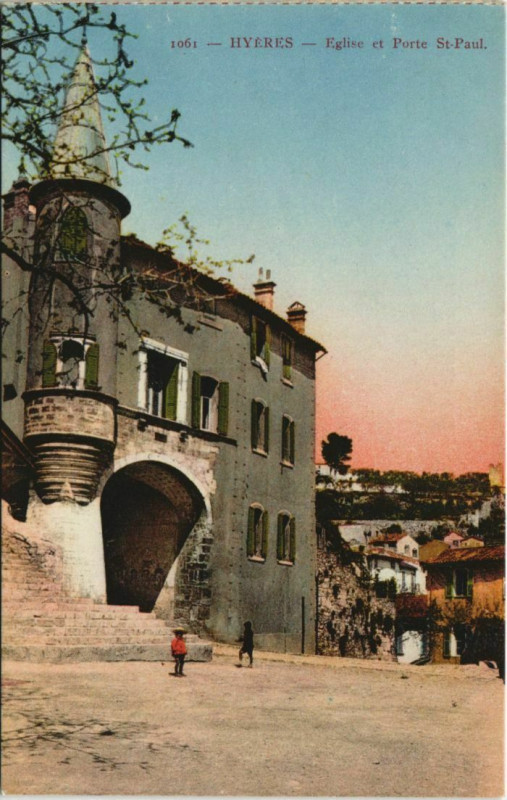 Carte postale ancienne Hyeres Eglise et Porte Saint-Paul France à Hyères