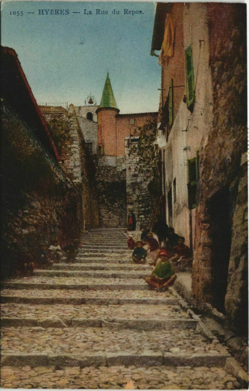 Carte postale ancienne Hyeres La Rue du Repos France à Hyères