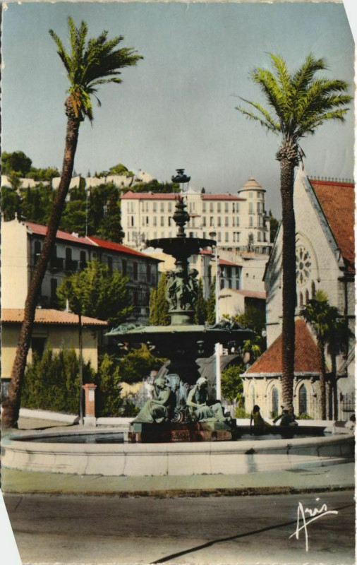 Carte postale ancienne Hyeres Fontaine de Godillot France à Hyères