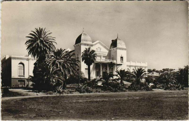 Carte postale ancienne Hyeres Le Casino France à Hyères