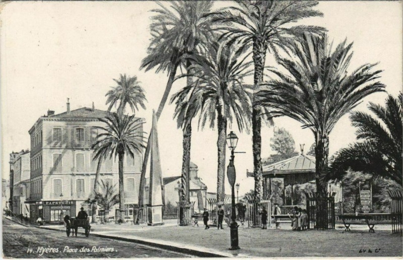 Carte postale ancienne Hyeres Place des Palmiers France à Hyères