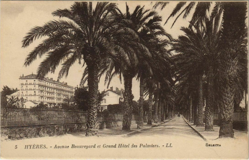 Carte postale ancienne Hyeres Avenue Beauregard et Grand Hotel France à Hyères