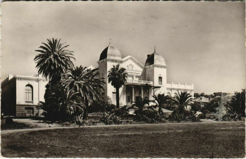 Carte postale ancienne Hyeres Le Casino France à Hyères