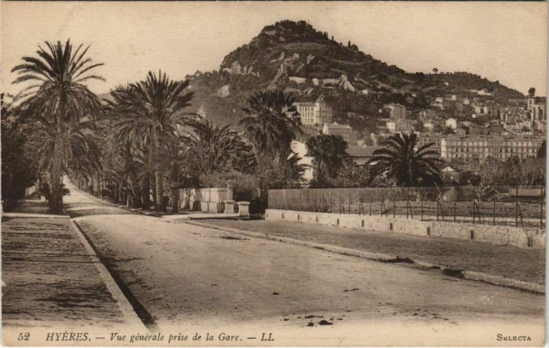 Carte postale ancienne Hyeres Vue Generale prise de la Gare France à Hyères