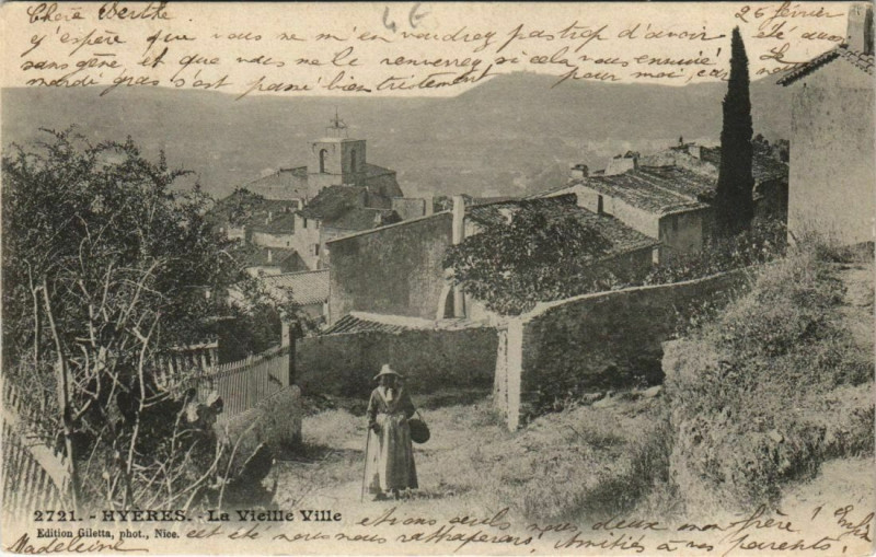 Carte postale ancienne Hyeres La Vieille Ville France à Hyères