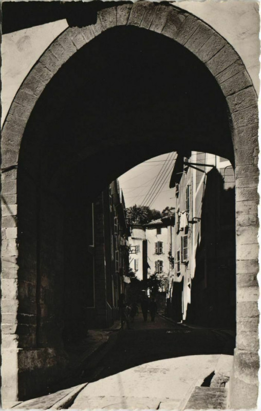 Carte postale ancienne Hyeres Porte Fenouillet France à Hyères