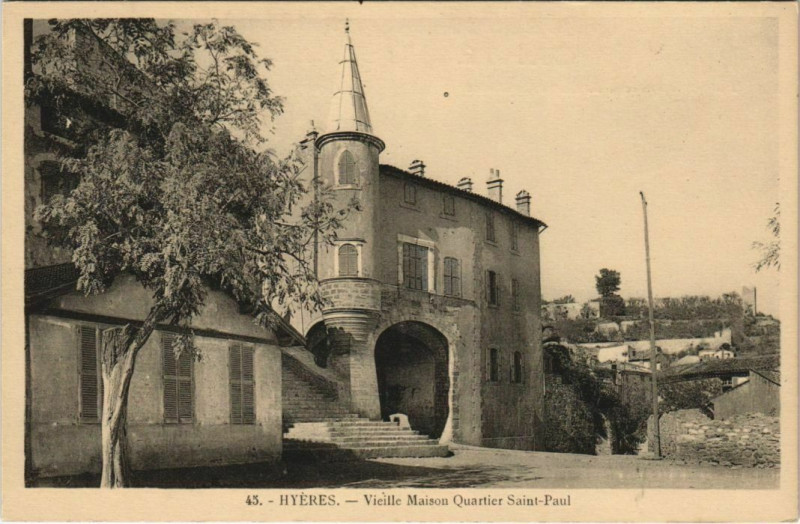 Carte postale ancienne Hyeres Vieille Maison Quartier Saint-Paul France à Hyères