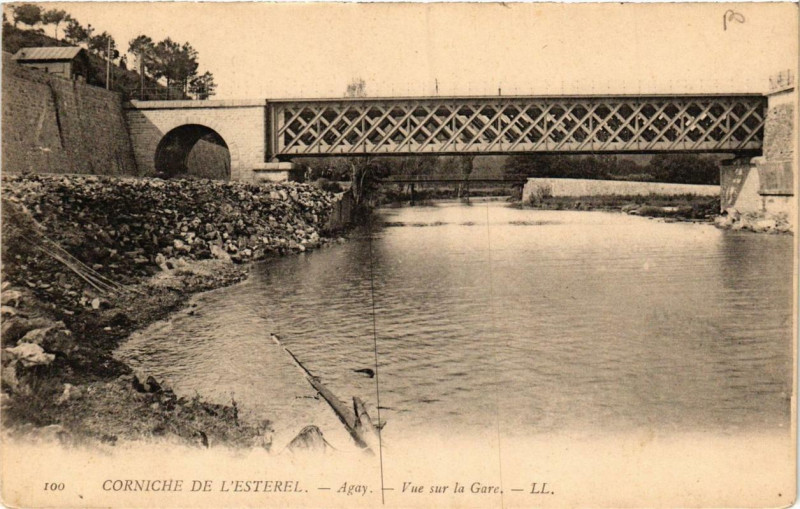 Carte postale ancienne Corniche de L'Esterel Agay Vue sur la Gare