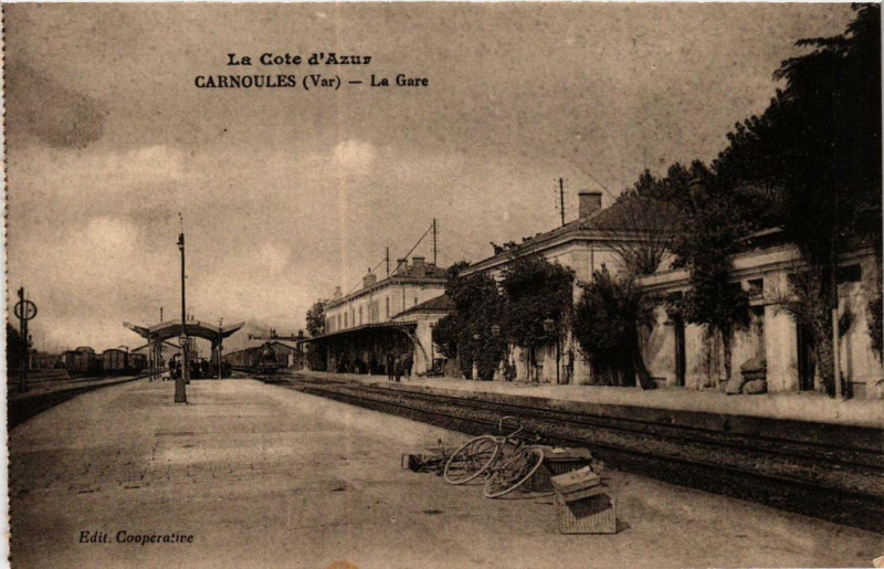 Carte postale ancienne La coté d'Azur Carnoules La Gare à Carnoules