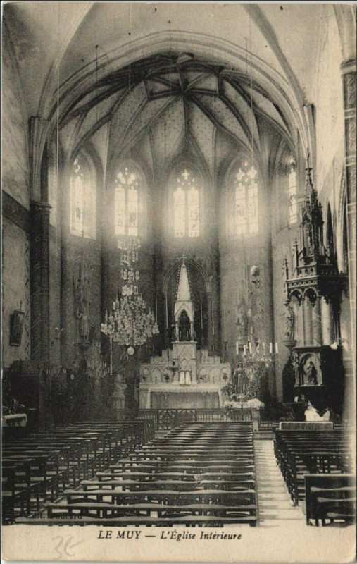 Carte postale ancienne Le Muy L'Eglise Interieure au Muy