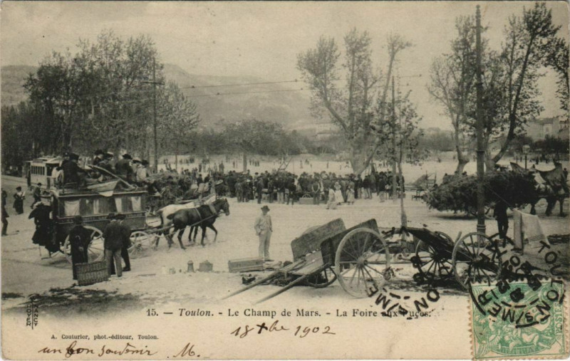 Carte postale ancienne Toulon Le Champ de Mars - La Foire aux Puces à Toulon