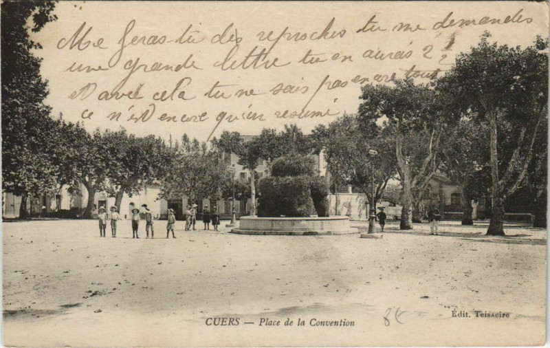 Carte postale ancienne Cuers Place de la Convention à Cuers