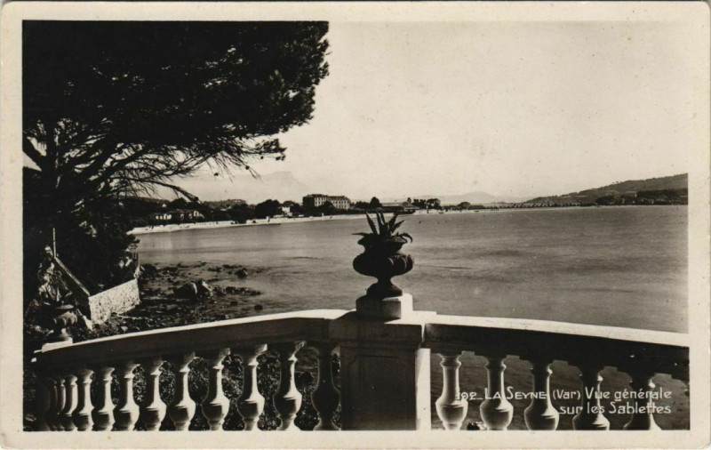 Carte postale ancienne La Seyne-sur-Mer Vue Generale sur les Sablettes à La Seyne-sur-Mer