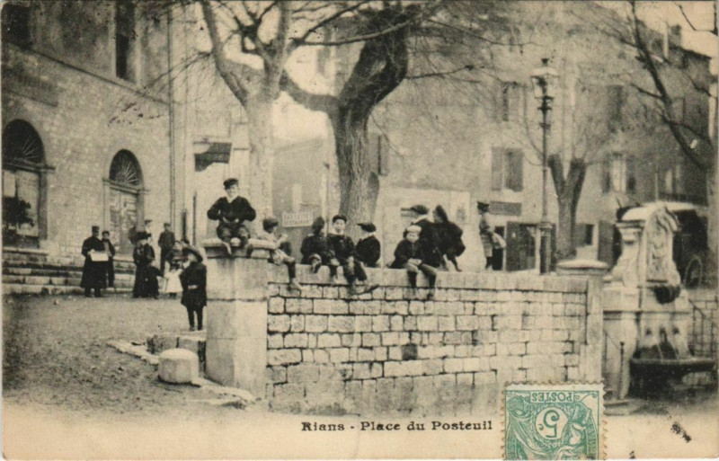 Carte postale ancienne Rians Place du Posteuil à Rians