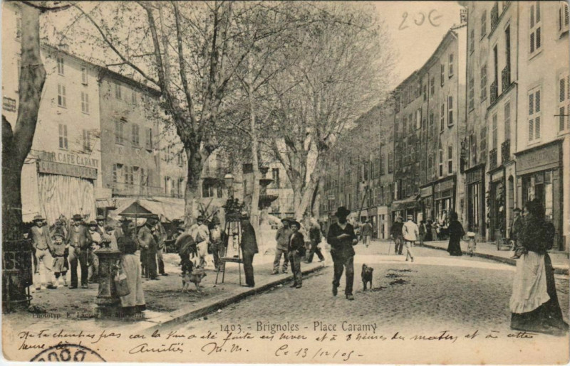 Carte postale ancienne Brignoles Place Caramy à Brignoles