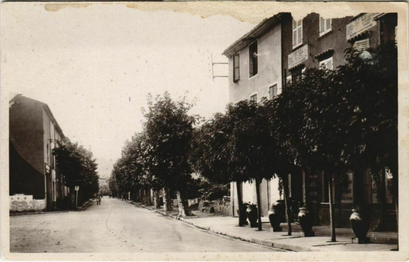 Carte postale ancienne Le Luc Place Jean-Jaures au Luc