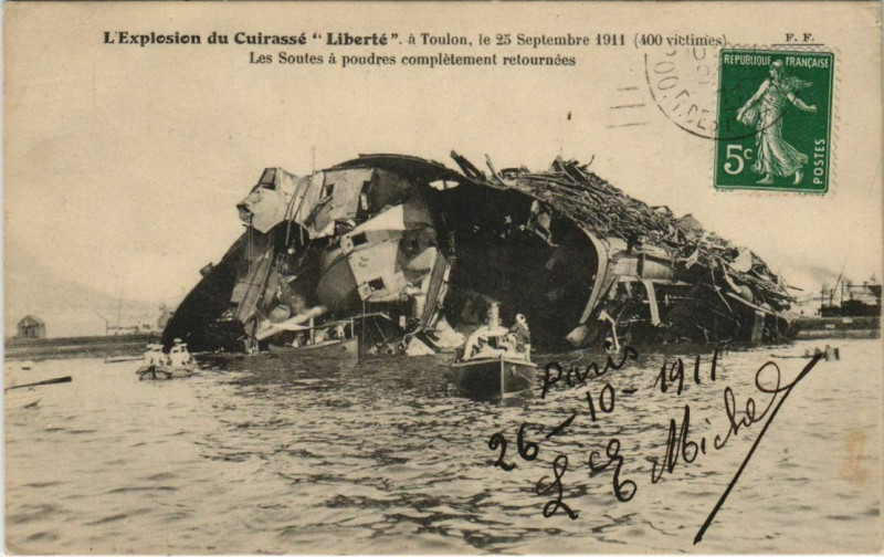 Carte postale ancienne Toulon L'Explosion de Cuirasse Liberte - 1911 à Toulon