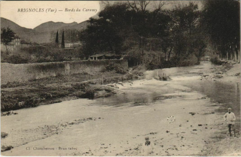 Carte postale ancienne Brignoles Bords du Caramy à Brignoles