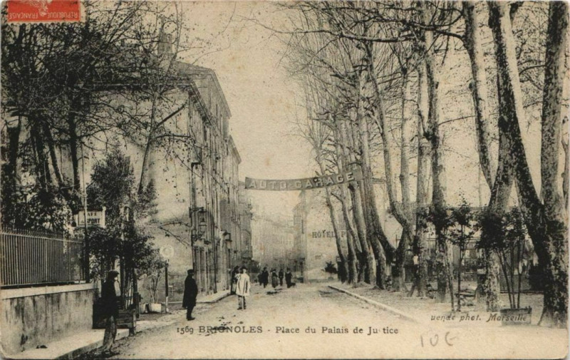 Carte postale ancienne Brignoles Place du Palais de Justice à Brignoles