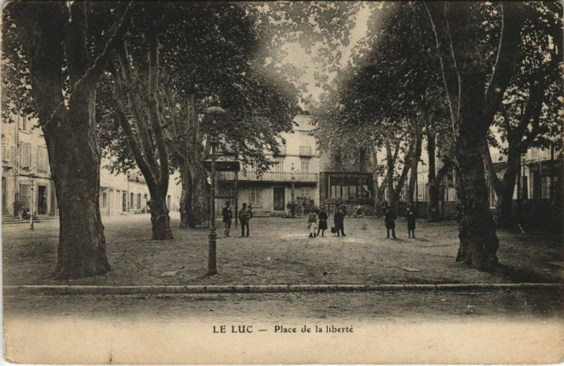 Carte postale ancienne Le Luc Place de la Liberte au Luc