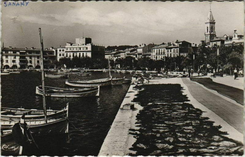 Carte postale ancienne Sanary-sur-Mer En Flanant sur le Port à Sanary-sur-Mer