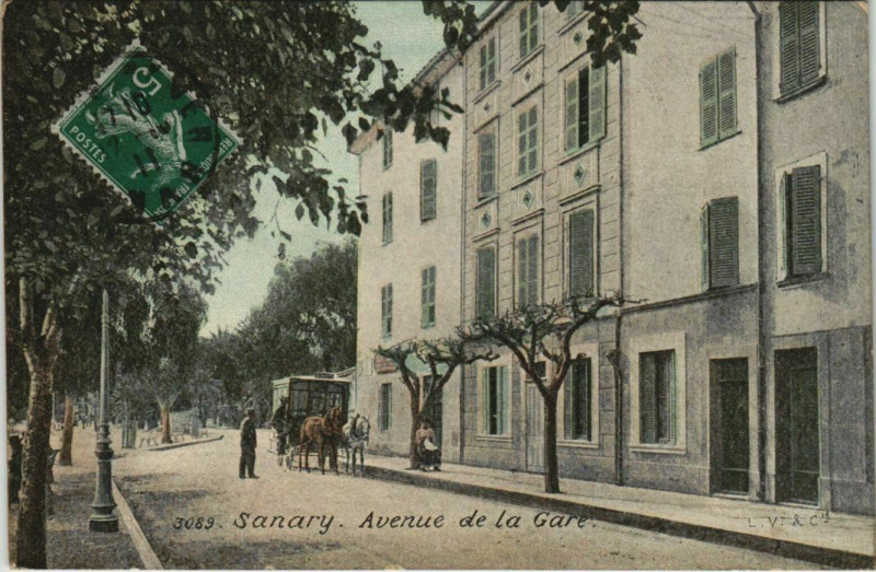 Carte postale ancienne Sanary-sur-Mer Avenue de la Gare à Sanary-sur-Mer