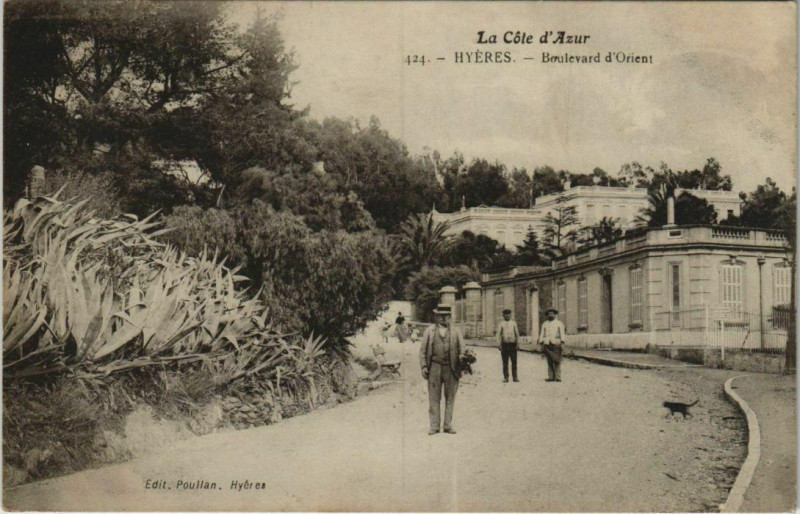Carte postale ancienne Hyeres Boulevard d'Orient à Hyères