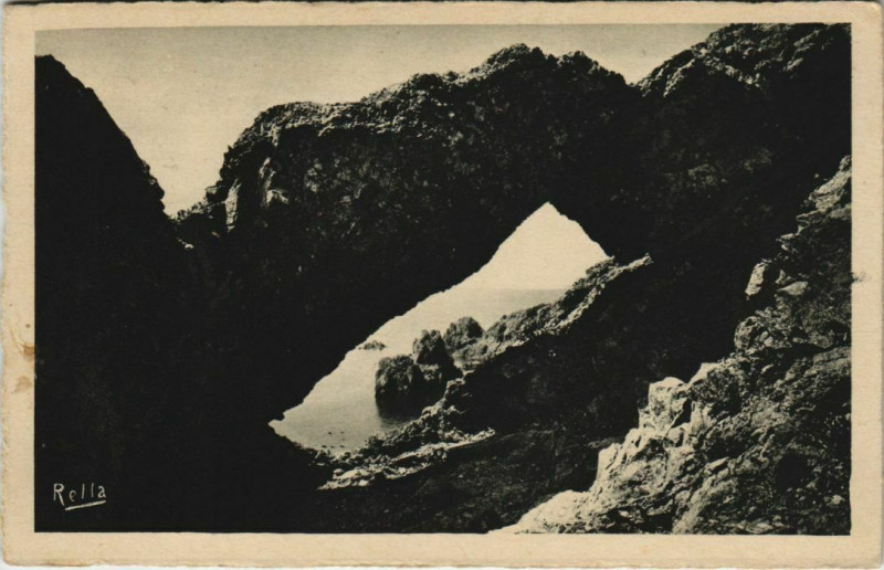 Carte postale ancienne Agay La Roche Percee du Dramont - La Corniche d'Or