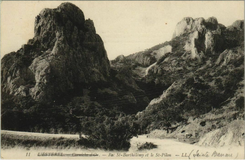 Carte postale ancienne L'ESterel - Corniche d'Or - Roc Saint-Barthelemy et le Saint-Pilon