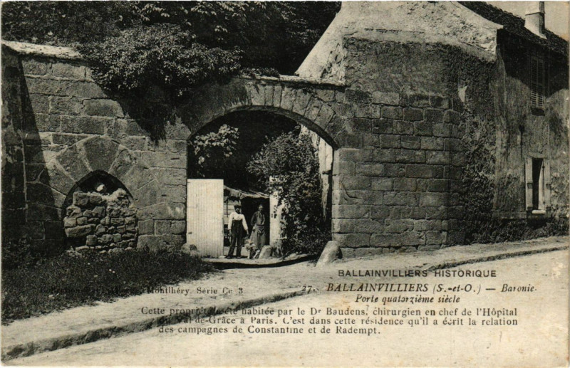 Carte postale ancienne Ballainvilliers - Baronie - Porte quatorzieme siecle à Ballainvilliers