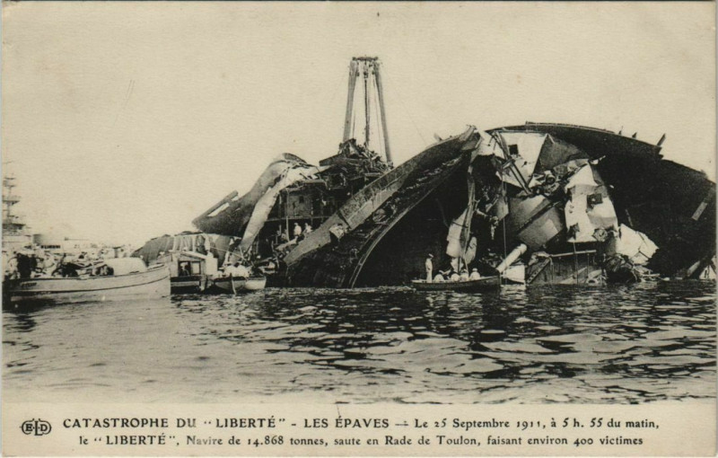 Carte postale ancienne Catastrophe du Liberte - Les Epaves - 1911