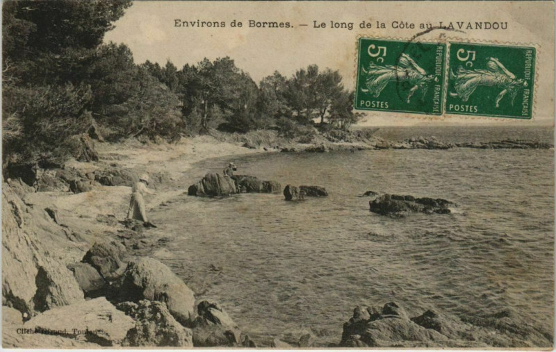 Carte postale ancienne Le Lavandou Le Long de la Cote au Lavandou - Environs de Bormes au Lavandou