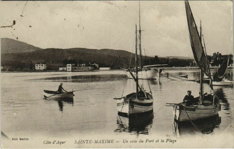 Carte postale ancienne Sainte-Maxime Un Coin du Port et la Plage à Sainte-Maxime