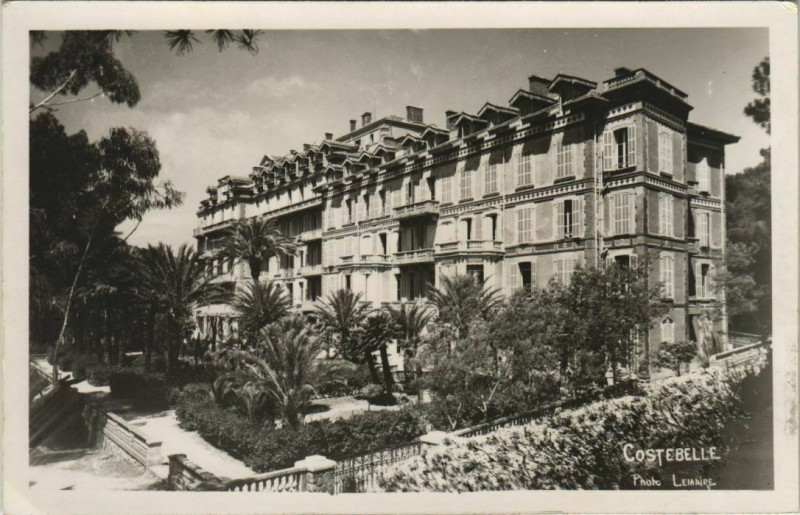 Carte postale ancienne Costebelle Building Scene