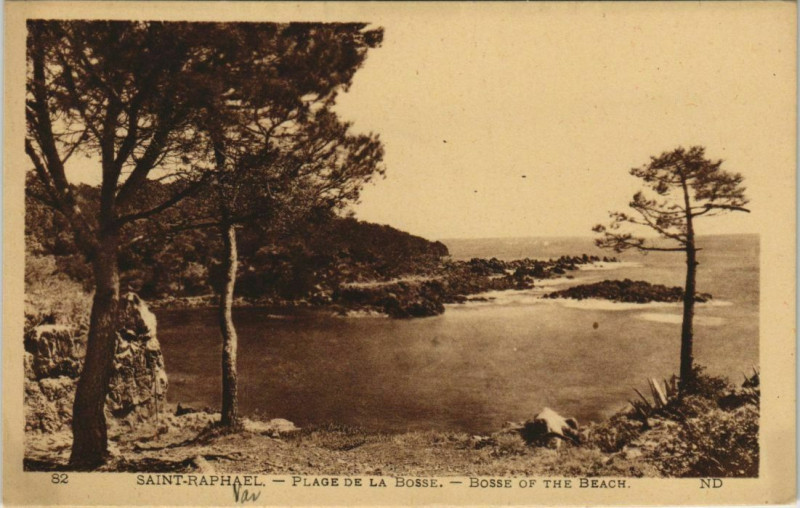 Carte postale ancienne Saint-Raphael Plage de la Bosse à Saint-Raphaël