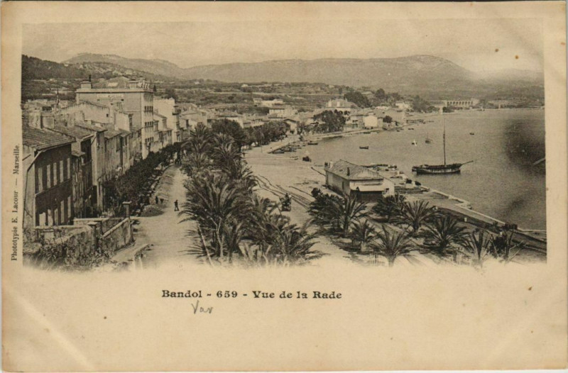 Carte postale ancienne Bandol Vue de la Rade à Bandol