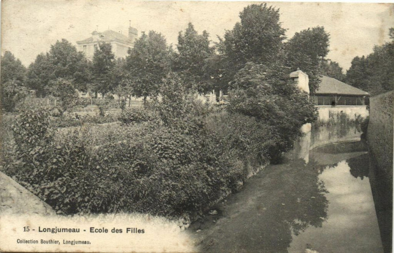 Carte postale ancienne Longjumeau - Ecole des Filles à Longjumeau