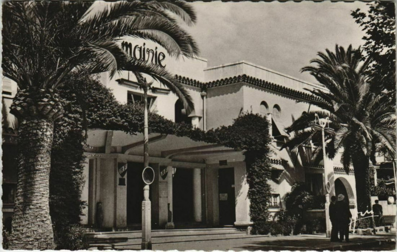 Carte postale ancienne Le Lavandou L'Hotel de Ville au Lavandou
