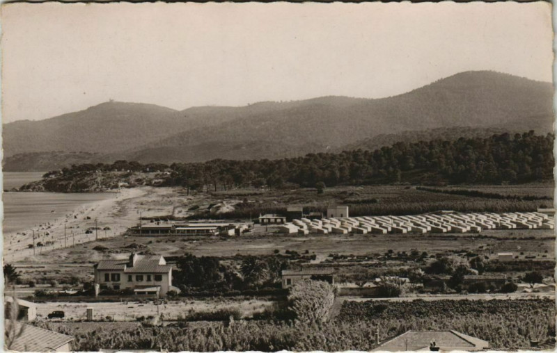 Carte postale ancienne Le Lavandou Camping Village de Touring-Club de France au Lavandou