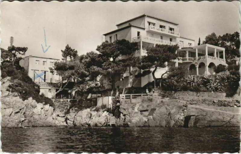 Carte postale ancienne Cavalaire-sur-Mer Hotel de la Calanque à Cavalaire-sur-Mer