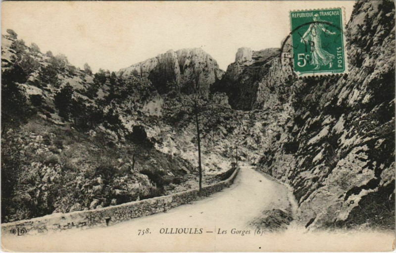 Carte postale ancienne Ollioules Les Gorges à Ollioules