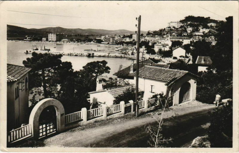 Carte postale ancienne Le Lavandou Vue d'Ensemble au Lavandou