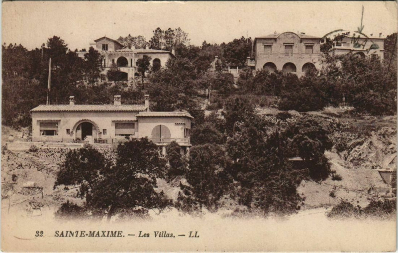 Carte postale ancienne Sainte-Maxime Les Villas à Sainte-Maxime