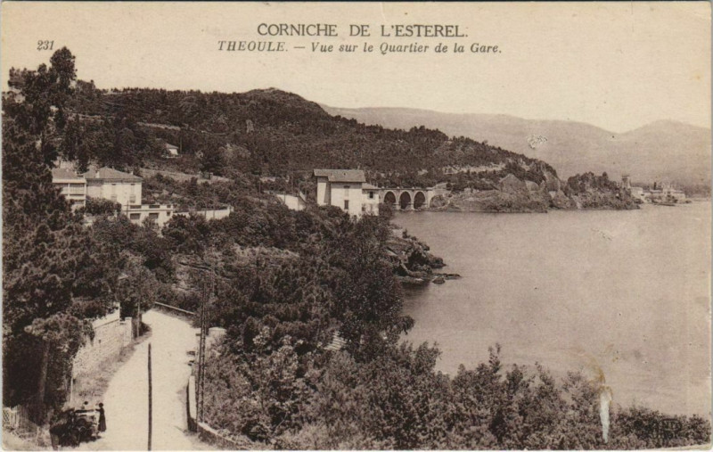 Carte postale ancienne Theoule Vue sur le Quartier de la Gare